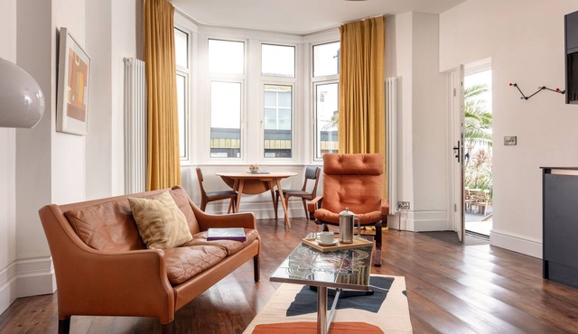 Modern Apartment - Jimi Hendrix