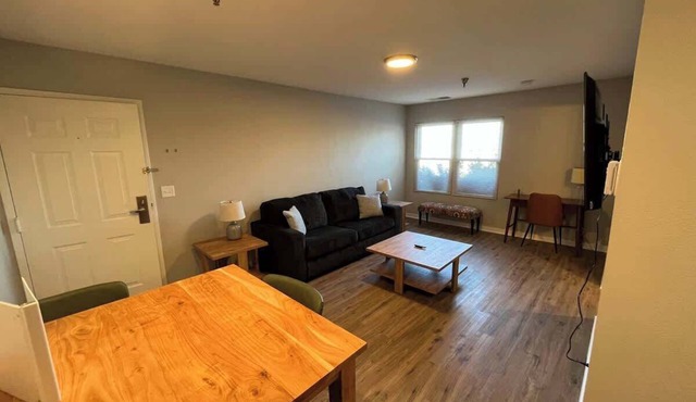 Modern Apartment Near Aksarben Village & Dining