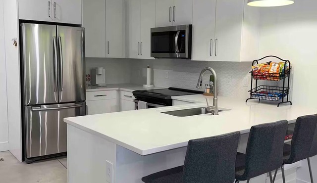 Modern Apartment Near Downtown Denver