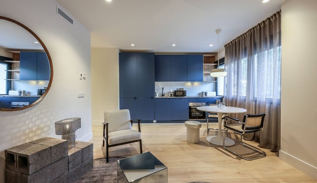 Modern apartment near the Royal Palace 05