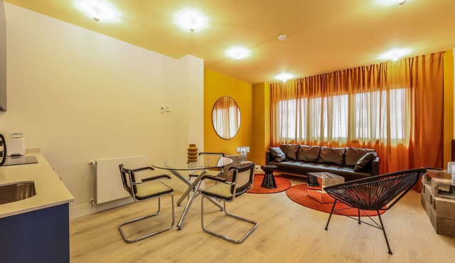 Modern apartment near the Royal Palace 06