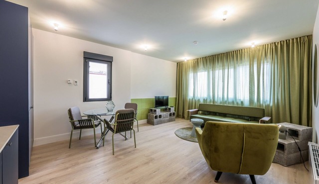 Modern apartment near the Royal Palace 07