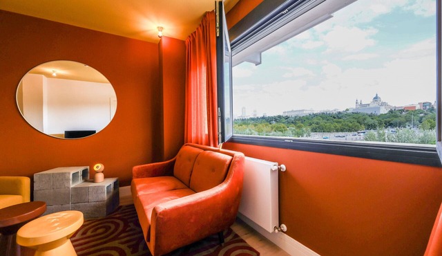 Modern apartment near the Royal Palace 09
