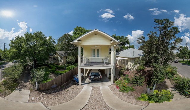 Modern apartment near the University of Texas