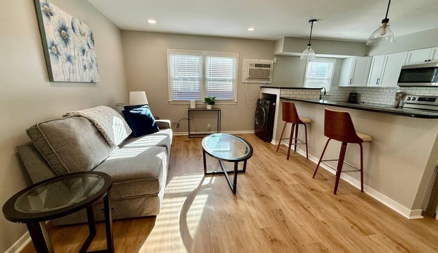 Modern Apartment near UNMC & Dining