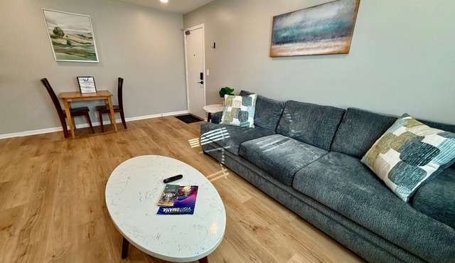 Modern Apartment Near UNMC | Free Parking & Smart TV