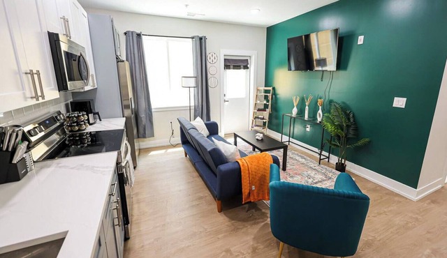 Modern apartment on the University City–Mantua border with king bed self-check-in and easy access to Center City campusesand the Parkway.