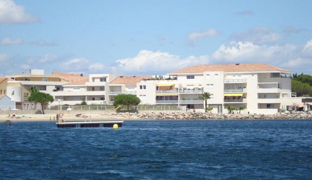 Modern apartment on the beach , sunny balcony, air conditioning,WIFI,car space