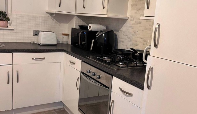 Modern Apartment-Sleeps6-Parking-seft check in