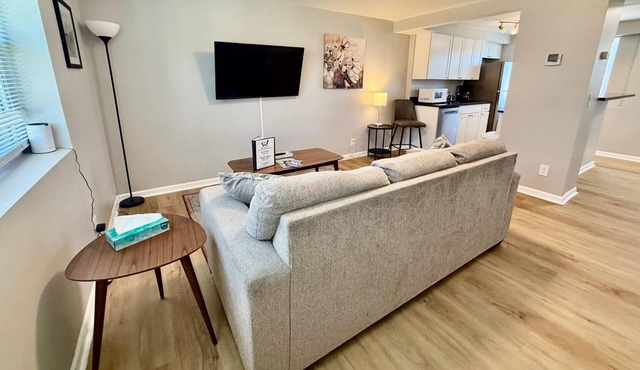 Modern Apartment Steps from Blackstone & Dundee