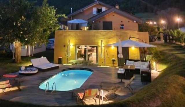 Modern apartment surrounded by greenery, 20 minutes from the ski slopes and the lake