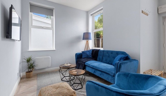 Modern Apartment Twin Room | Free Parking |Suite 3