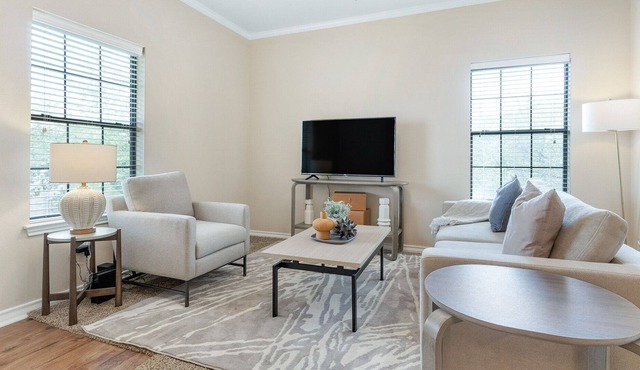 Modern Apartment in Prime Location (ID7908X30)