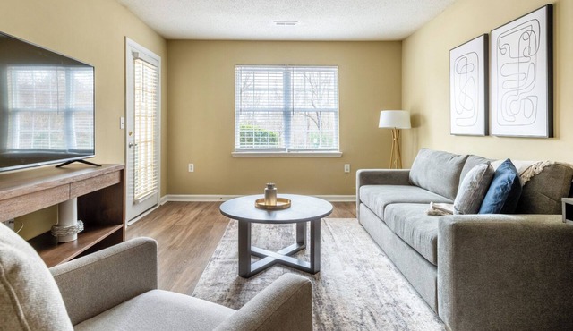 Modern Apartment in Prime Location (ID7932X45)