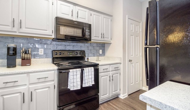 Modern Apartment in Prime Location (ID2641X01)