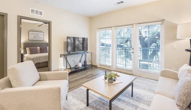 Modern Apartment in Prime Location (ID8411X14)