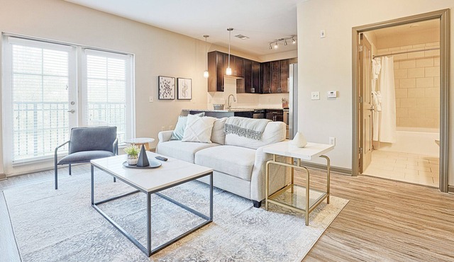 Modern Apartment in Prime Location (ID8476X21)
