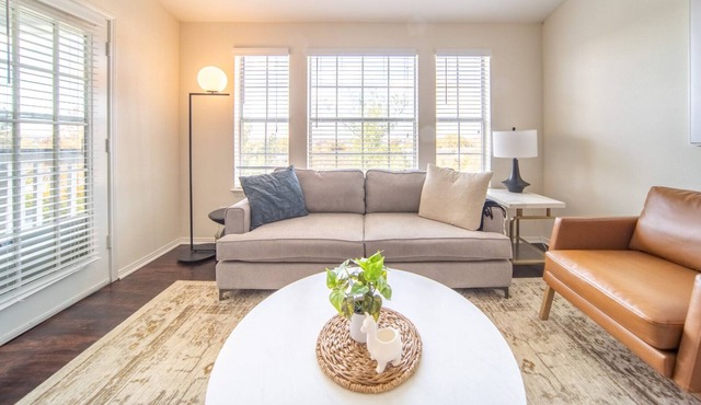 Modern Apartment in Prime Location (ID2720X30)