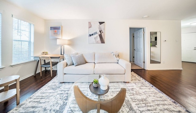 Modern Apartment in Prime Location (ID5072X67)