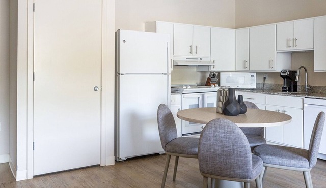 Modern Apartment in Prime Location (ID9271X34)