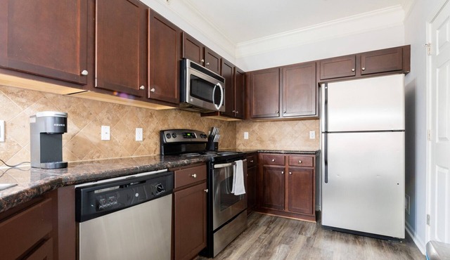 Modern Apartment in Prime Location (ID5223X32)