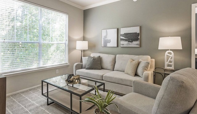 Modern Apartment in Prime Location (ID5888X16)
