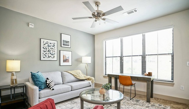 Modern Apartment in Prime Location (ID889)