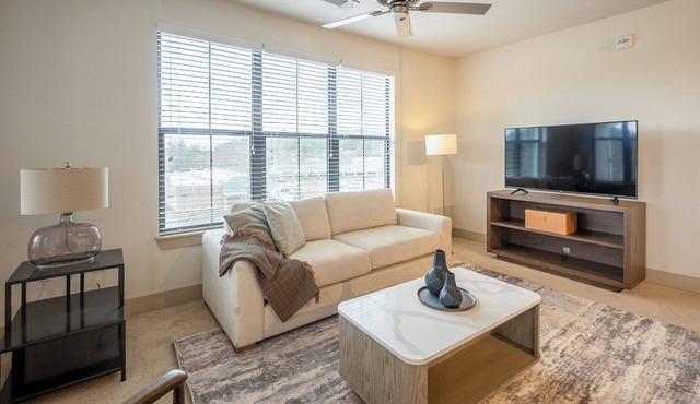 Modern Apartment in Prime Location (ID7243X65)