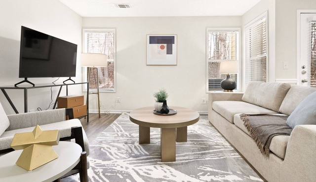 Modern Apartment in Prime Location (ID5612X36)