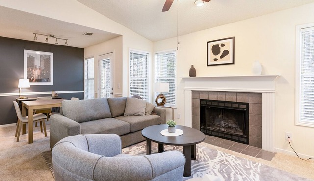Modern Apartment in Prime Location (ID8399X27)