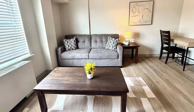 Modern Apartment w/Gym & Free Parking