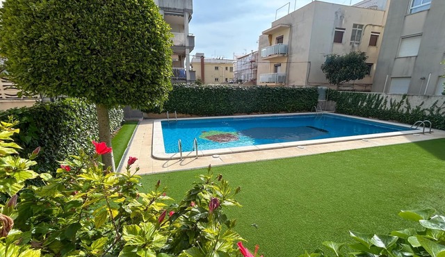 Modern Apartment w/Pool and Parking Hostem