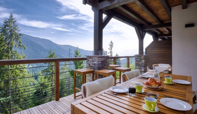 Modern apartment with terrace and parking in Cernix