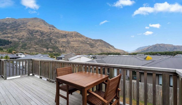 Modern Apartment with Coronet & Remarkables views