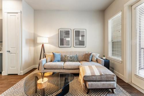 Modern apartment with pool, gym, & patio pet-friendly