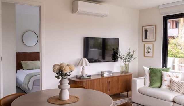 Modern apartment with Park views in Cheltenham