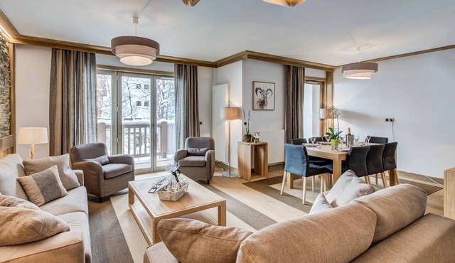 Modern apartment with parking, close to slopes in Courchevel Village