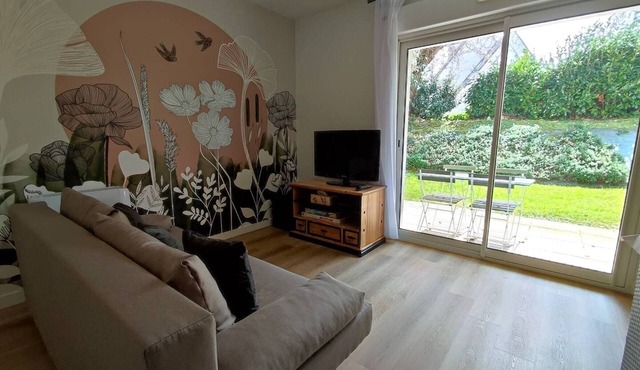 Modern Apartment with WiFi, Terrace, and Garden near Pors Mabo Beach in Trébeurden