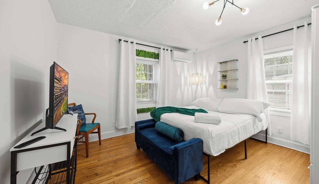 Modern Apartment with Parking & Prime Location