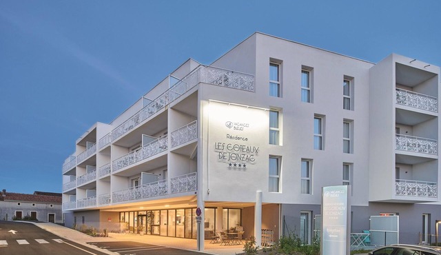 Modern apartment with a balcony located 500m from a spa town