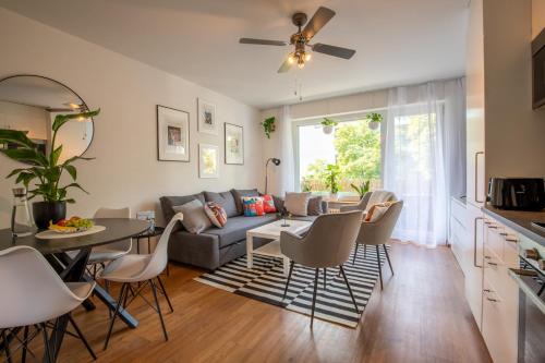 Modern Apartment with Balcony near SBB - Special TRIO PICASSO Apartment, Basel, up to 6 guests