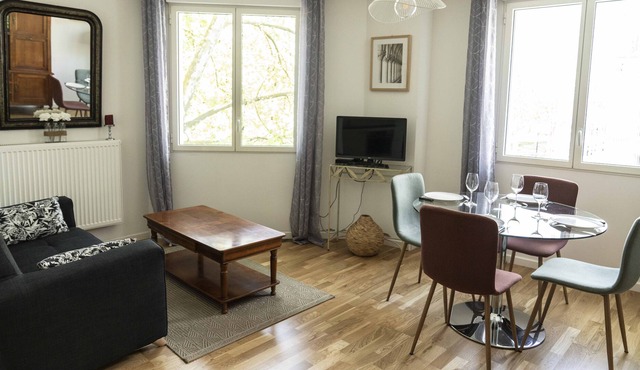 Modern apartment with terrace and private parking space in Bordeaux