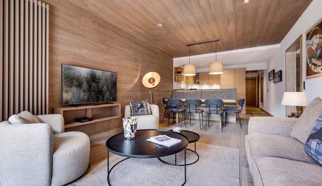 Modern Apartment with Terrace, Close to Center, Sleeps 8 in Val-d'Isère