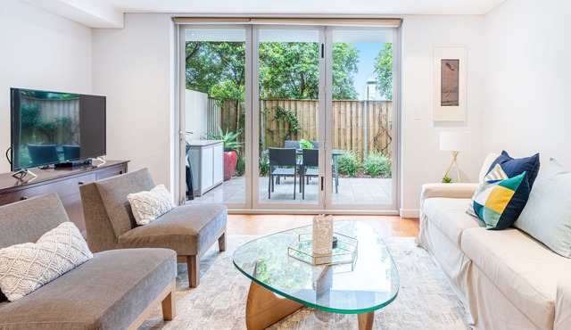 Modern apartment with Large Courtyard