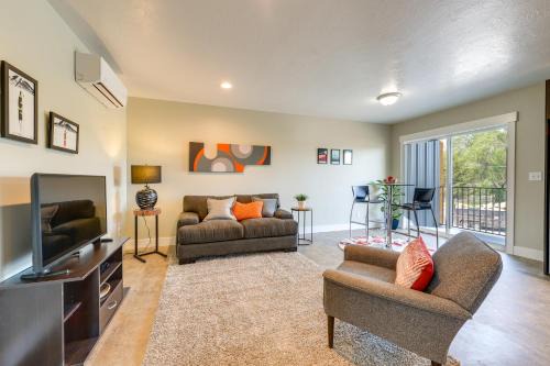 Modern Apt - 7 Mi to St Anthony Sand Dunes!