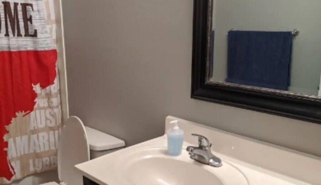 Modern Apt B · 2 Bedrooms/2 Bathrooms — Great Location!