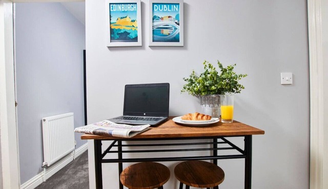 Modern Apt; Close To EMA FREE Gym & Pool Access