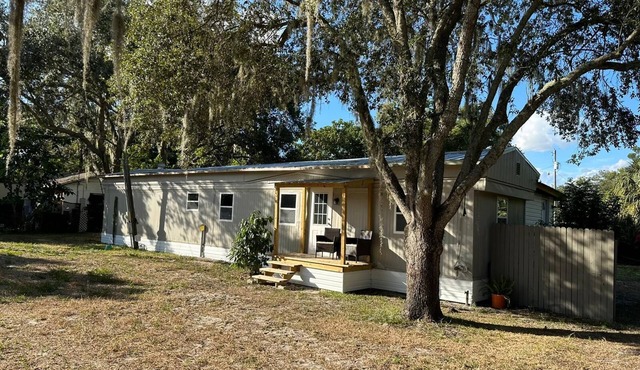 Modern Apt! Close to Tavares! Cozy w/Private entrance!