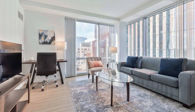 Modern Apt - Easy Transit Access