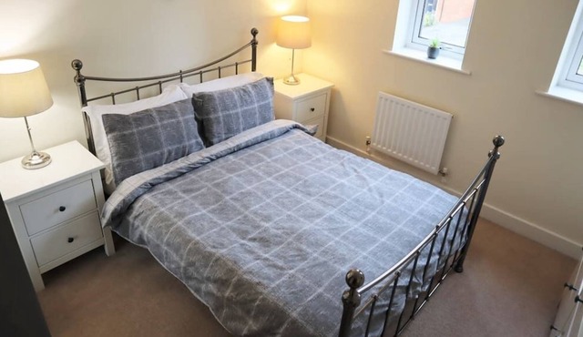 ⭐Modern Apt in Epsom-Self Check in & Free Parking